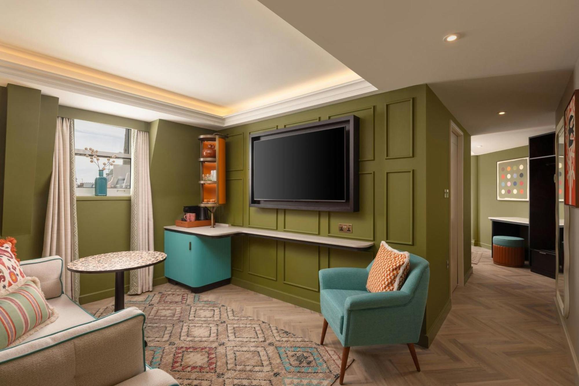 Townhouse King Suite City View