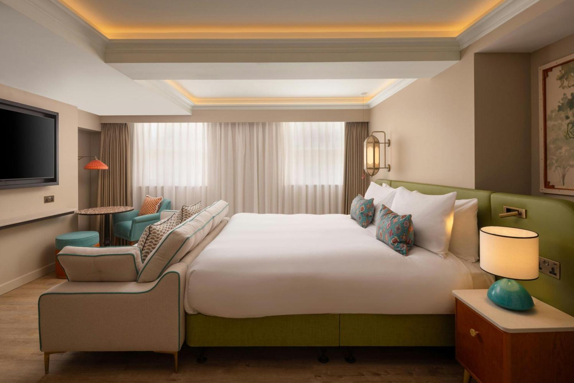 Deluxe King Room City View