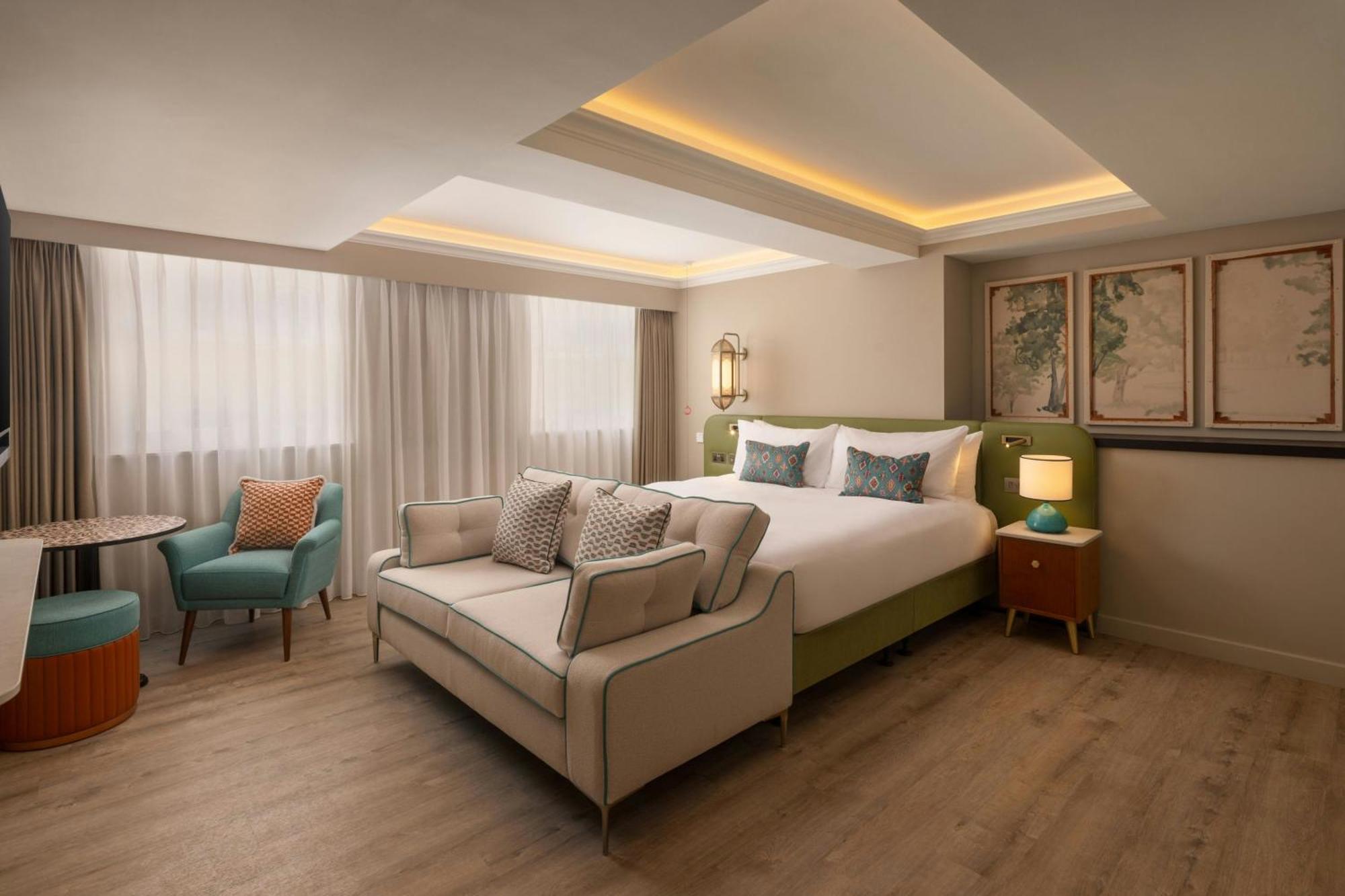 Deluxe King Room City View